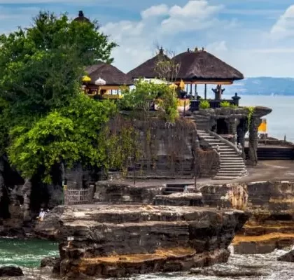 Tanah Lot, Keindahan dan Keajaiban Pura di Pantai Bali