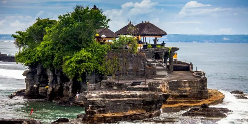 Tanah Lot, Keindahan dan Keajaiban Pura di Pantai Bali