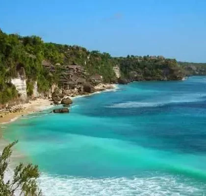 Pantai Dreamland, Surga Surfing dan Pemandangan Dramatis di Bali Selatan