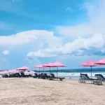Petualangan Seru di Pantai Double Six, Bermain Ombak, Berjemur, dan Bersantai