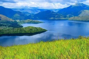 Wisata Alam di Samosir, Dari Keindahan Danau Toba hingga Air Terjun Eksotis